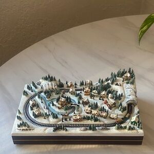 Thomas Kinkade Hawthorne Village “Christmas Crossing” Village X-mas Miniatures